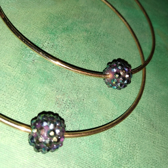 Katta 4" Gold Hoops XL Hoop Earrings Vintage Dark AB Black Rainbow Beads New - Picture 2 of 3